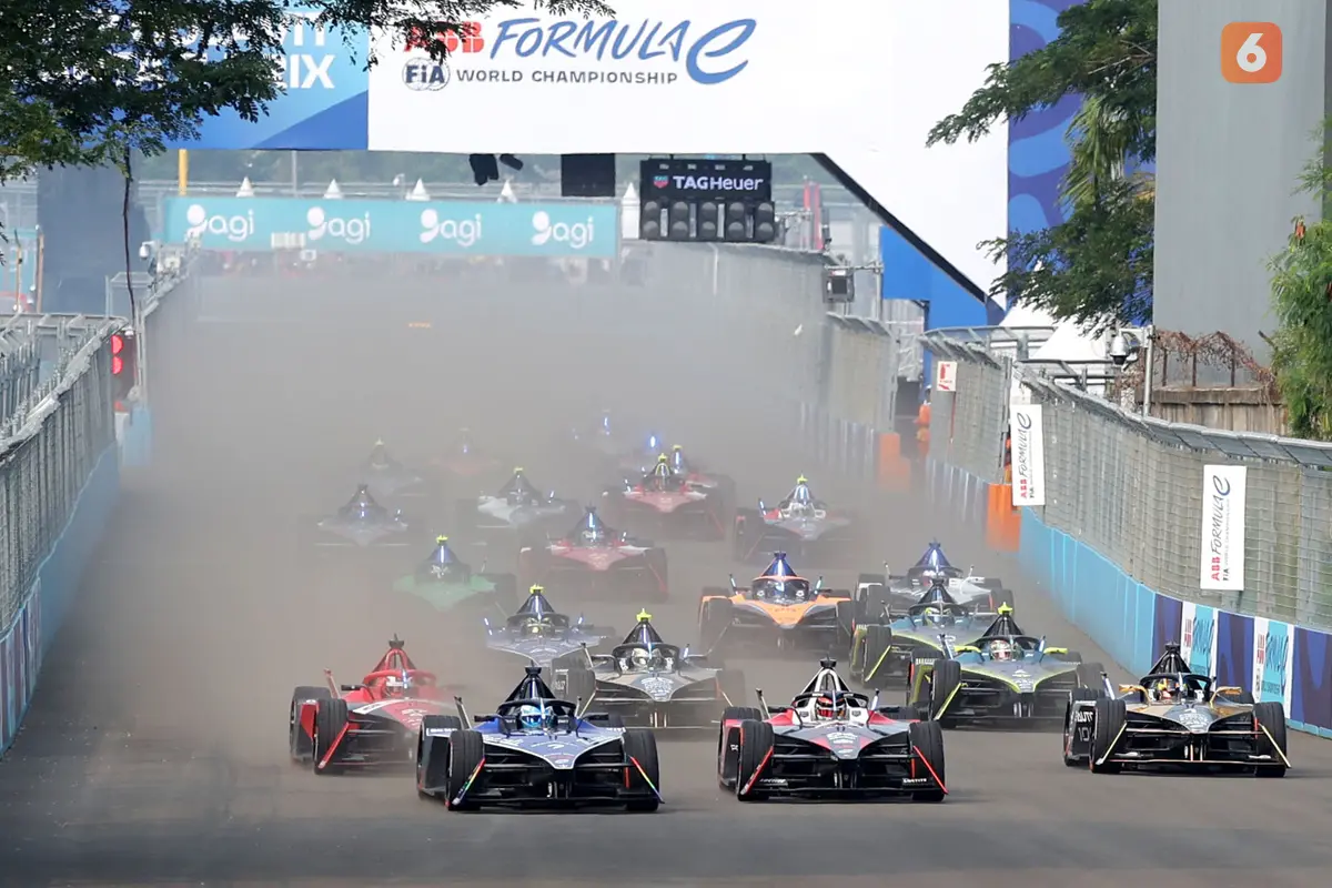 Foto: Aksi Pascal Wehrlein saat Menjuarai Formula E 2023 Seri ke-10 Jakarta