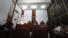 Suasana sidang praperadilan mantan Menteri ESDM, Jero Wacik di Pengadilan Negeri Jakarta Selatan, Selasa (28/4/2015). Dalam sidang putusan tersebut, PN Jaksel menolak praperadilan yang diajukan Jero Wacik terhadap KPK. (Liputan6.com/Helmi Afandi)