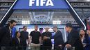 Menpora Erick Thohir (paling kanan) bersama para legenda Liga Italia, Esteban Cambiasso, Christian Panucci dan Alessandro Nesta di booth FIFA yang berada pada acara Indonesia Sports Summit 2025 (ISS 2025) resmi digelar di Indonesia Arena, Senayan, Jakarta pada Sabtu (6/12/2025).