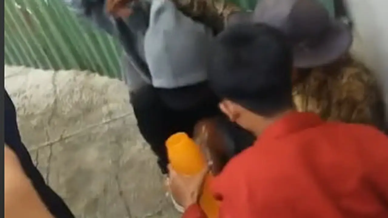 Viral Bapak Pemulung Ini Terkena Gas Air Mata, Warganet : Ya Allah Mau Nangis