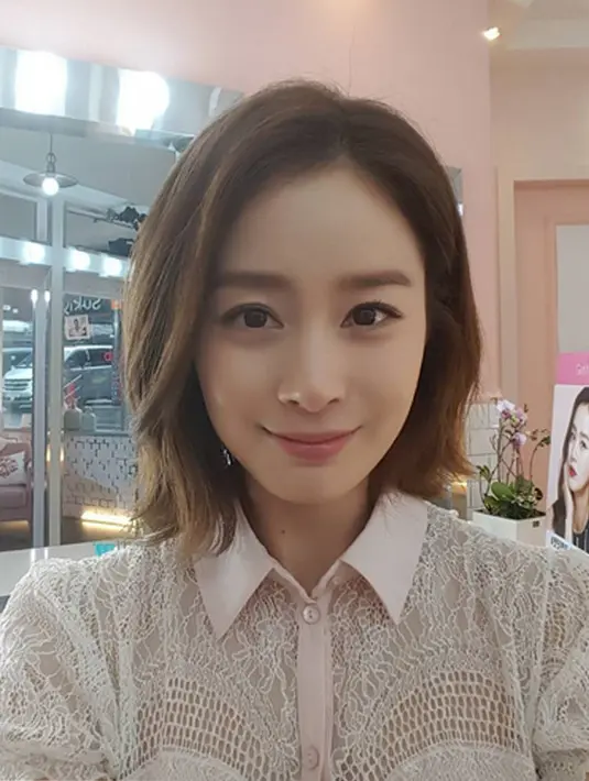 Setelah menikah pada Januari lalu Kim Tae Hee merasa sedih lantaran ia disebut memiliki rencana untuk menunda momongan. Namun dalam sebuah kesempatan ia mengatakan ingin segera memilikinya. (Instagram/taeheekim)