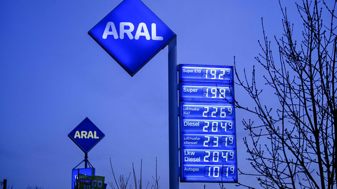 Harga Minyak Brent Kembali Sentuh USD 100 per Barel