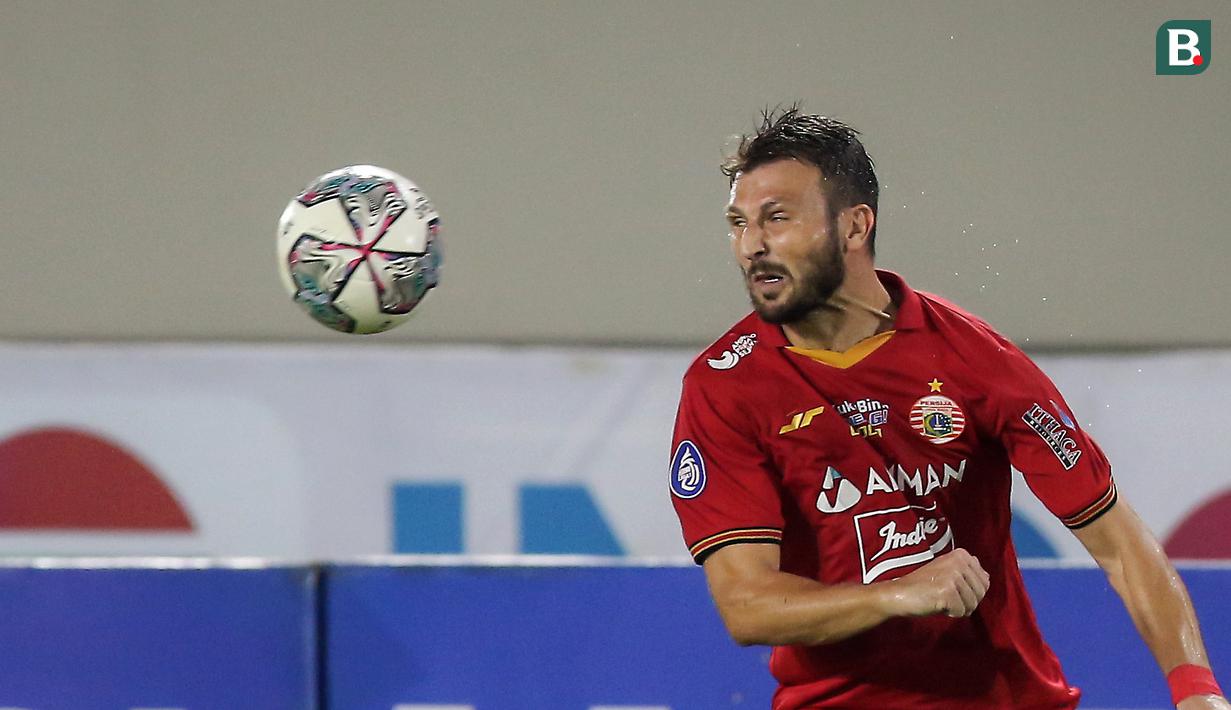 Hingga laga usai, tak ada gol tambahan. Kemenangan ini membuat Persija Jakarta naik ke posisi delapan klasemen sementara BRI Liga 1 2021/2022. (Bola.com/Bagaskara Lazuardi)