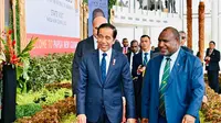 Presiden Jokowi disambut Perdana Menteri (PM) Papua Nugini James Marape. (Foto: Laily Rachev - Biro Pers Sekretariat Presiden)