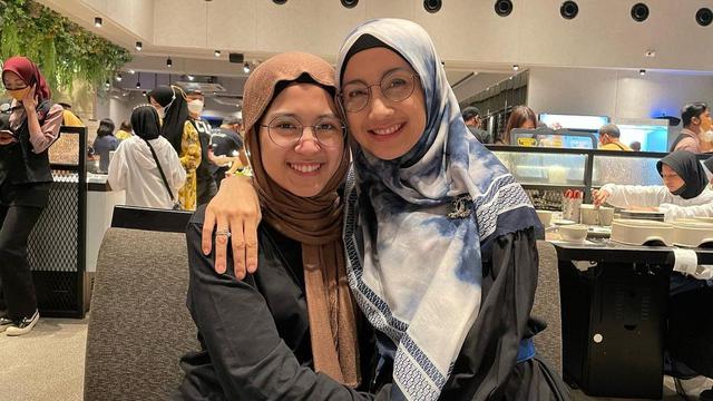 Disebut Makin Mirip, Ini 6 Momen Manis Dessy Ratnasari dan Putrinya