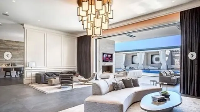 Kylie Jenner Beli Rumah Baru untuk Karantina Mandiri, Ada 14 Kamar Mandi di Dalamnya