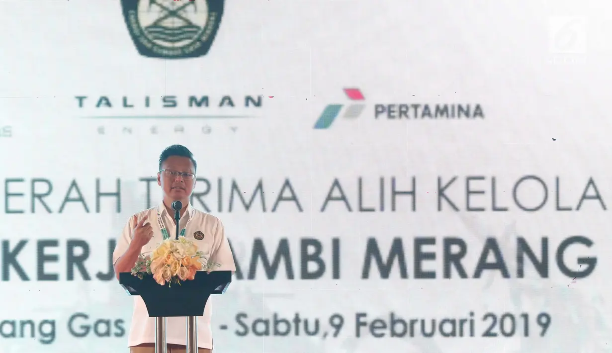 Dirut Pertamina Hulu Energi, Meidawati menyampaikan sambutan pembuka Seremoni Serah Terima Alih Kelola Wilayah Kerja Jambi Merang di Sungai Kenawang Gas Plant, Sumatera Selatan, Sabtu (9/2). (Liputan6.com/Helmi Fithriansyah)