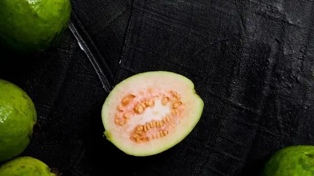 Buah Jambu Biji (Sumber: Freepik)