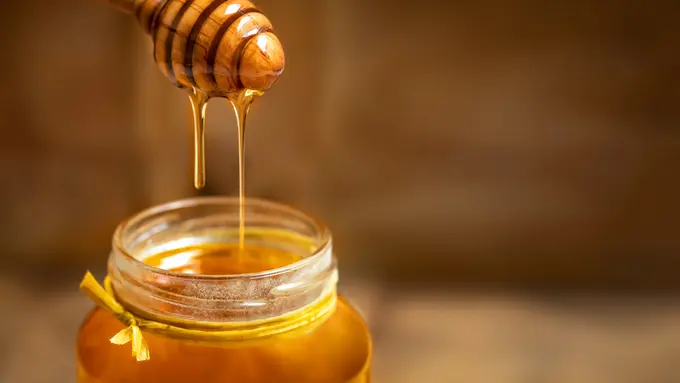 ilustrasi manfaat madu/Natali Zakharova/shutterstock
