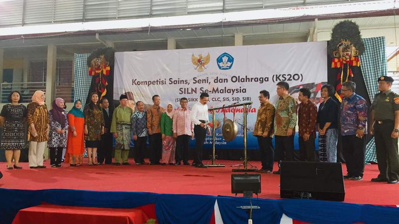 Acara yang dibuka secara resmi oleh Duta Besar RI untuk Malaysia Rusdi Kirana yang ditandai dengan pemukulan gong (KBRI Kuala Lumpur)