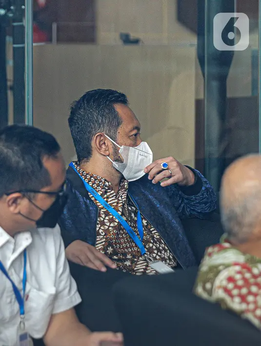 Kepala Bea-Cukai Makassar Andhi Pramono menunggu di ruang tamu di Gedung KPK, Jakarta, Selasa (14/3/2023). Dikutip dari LHKPN KPK, Andhi Pramono memiliki kekayaan Rp 13.753.365.726 atau Rp 13,75 miliar. Ia menyampaikan LHKPN tersebut pada 16 Februari 2022 untuk laporan periodik 2021. Dalam LHKPN disebutkan, Andhi menjabat sebagai Kepala Kantor di unit kerja Direktorat Jenderal Bea dan Cukai. Ia menduduki jabatan sebagai Kepala Bea Cukai Makassar. (Liputan6.com/Faizal Fanani)