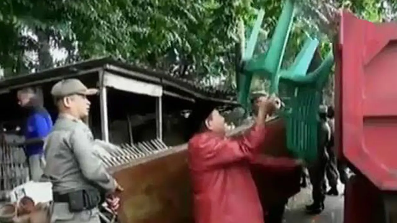 Pemkot Bongkar Bangunan Pedagang Tanaman Hias