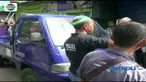 Aksi nekat pemilik kendaraan tersebut segera diredam petugas gabungan untuk membuat situasi kondusif.