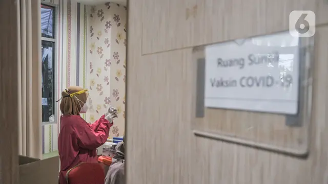 Vaksinasi Dosis Ketiga untuk Tenaga Kesehatan