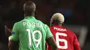 St.-Etienne punya  Florentin Pogba (kiri) sedangkan Manchester United punya Paul Pogba, kedua bersaudara ini harus berhadapan dilapangan demi klub masing-masing pada Liga Eropa di Old Trafford stadium, (16/2/2017). (AP/Dave Thompson)