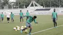 Benny Wahyudi beraksi saat latihan bersama  pemain Timnas Indonesia di Stadion Rizal Memorial Commissions, Manila, (23/11/2016).  (Bola.com/Nicklas Hanoatubun)