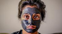 Masker Wajah | unsplash.com/@chrisknight