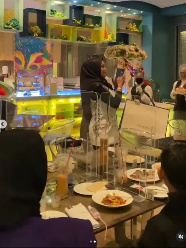 6 Potret Perayaan Ulang Tahun Fairuz A Rafiq di Hotel Mewah, Banjir Kado Branded