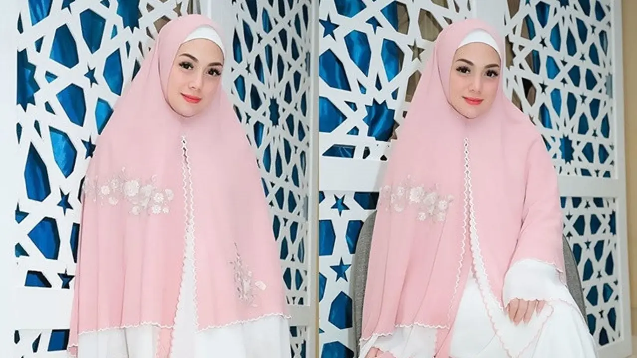 Ikut Pengajian, Ini 7 Potret Celine Evangelista Saat Pakai Hijab