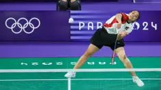 Pebulutangkis tunggal putri Indonesia, Gregoria Mariska Tunjung memastikan lolos ke babak 16 besar nomor tunggal putri cabor bulutangkis Olimpiade Paris 2024 setelah mencetak kemenangan kedua sekaligus menjadi juara Grup G. Dalam laga di Porte de la Chapelle Arena, Paris, Rabu (31/7/2024), Jorji berhasil mengunci kemenangan dua gim langsung 21-12, 21-18 atas wakil Republik Ceska, Tereza Svabikova. (Dok. NOC Indonesia/Naif Muhammad Al'as)