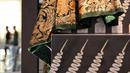 Batik yang dipamerkan saat Seni Instalasi Iwan Tirta Private Collection, Jakarta, Kamis (1/10/2015). (Liputan6.com/ Immanuel Antonius)
