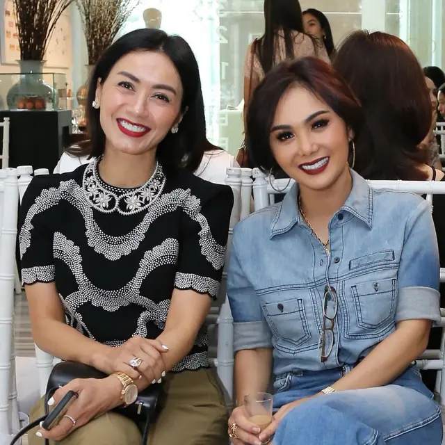 6 Gaya Yuni Shara dengan Outfit Denim, Bak ABG