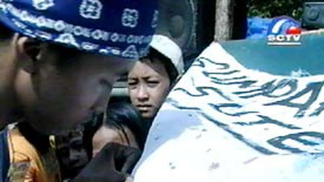 060703cDemo_Parung2.jpg