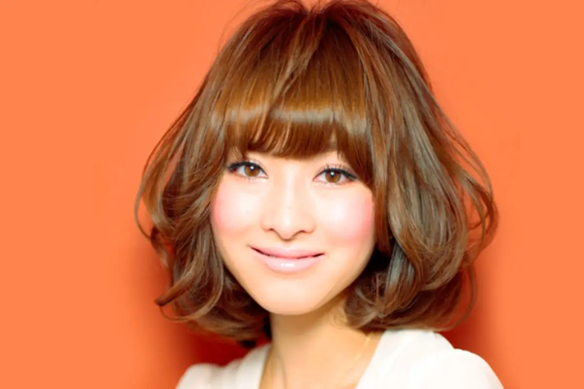 Gaya Rambut Ini Bikin Penampilan Kamu Lebih Muda