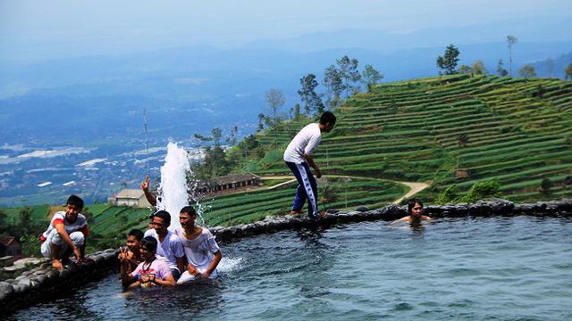 Umbul Sido Mukti Sensasi Berenang Di Atas Ketinggian 1 200 Meter Lifestyle Liputan6 Com
