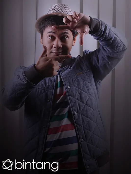 Raditya Dika punya resep sendiri dalam melakoni dunia komedi. Tampil beda adalah kunci utama untuk bisa eksis. (Andy Masela/Bintang.com)