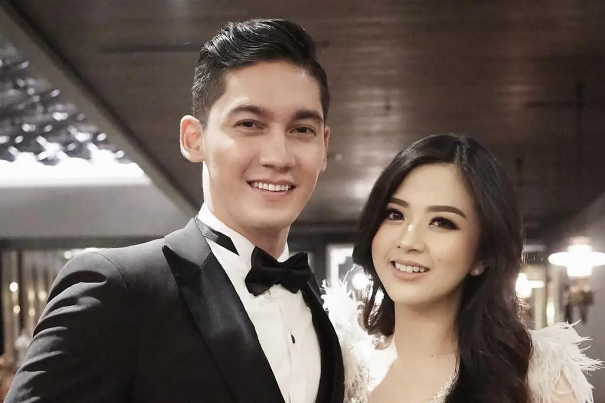 [Bintang] Sedang Hamil 8 Bulan, Ini Potret Keromantisan Franda dan Samuel Zylgwyn