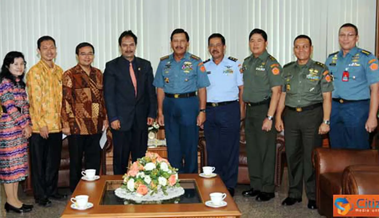 Citizen6, Cilangkap: Panglima TNI menerima kunjungan Rektor UI, di Mabes TNI Cilangkap, Jakarta Timur, Senin (4/4). (Pengirim: Badarudin Bakri Badar)

