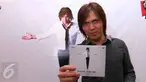 Once Mekel menunjukkan album barunya di kawasan Kemang, Jakarta, Rabu (16/12/2015). Once mengeluarkan album keduanya yang berjudul Intrinsik. (Liputan6.com/Angga Yuniar)