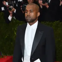 Di dunia fesyen rupanya juga terdapat diskriminasi, Kanye yang juga seorang perancang busana tersebut dianggap sebelah mata karena bukan gay. (Bintang/EPA)