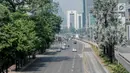 Kendaraan bermotor melintas di kawasan Jalan Thamrin, Jakarta, Sabtu (1/6/2019). Sejumlah ruas jalan rawan macet di Ibu Kota saat ini terpantau lengang dan lancar. (Liputan6.com/Faizal Fanani)