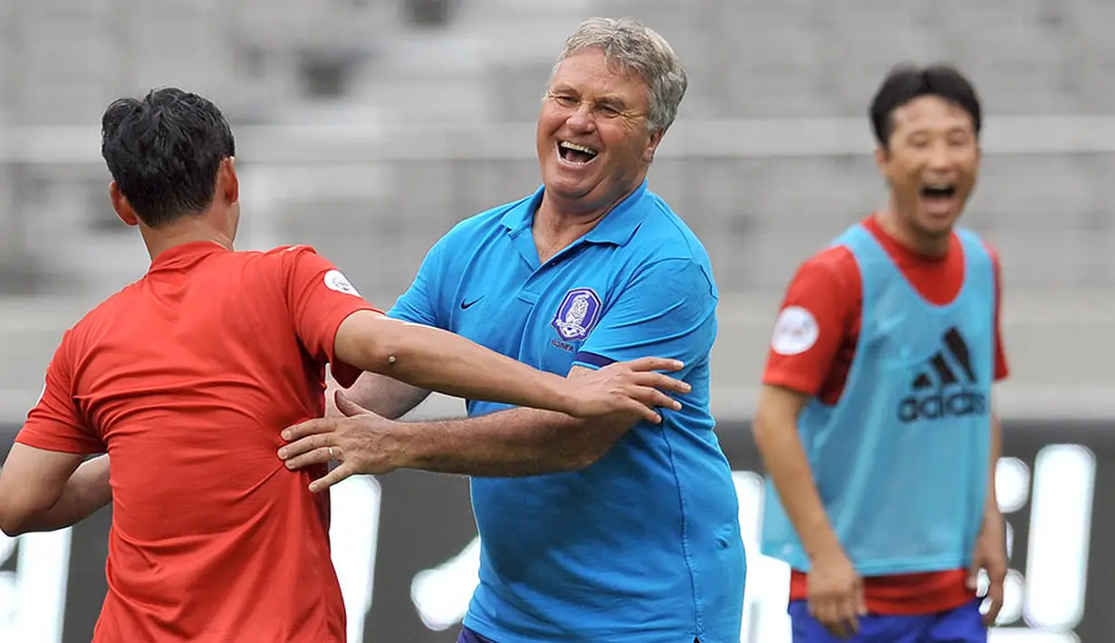 Rencanya, Hiddink akan langsung memimpin latihan skuat The Blues untuk mempersiapkan diri melawan Sunderland di Stamford Bridge, akhir pekan ini. (AFP/Jung Yeon-Je)