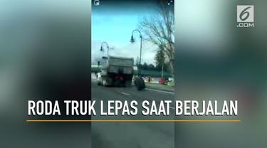 Rekaman video sebuah truk sampah kehilangan rodanya ketika melewati jalanan kota.