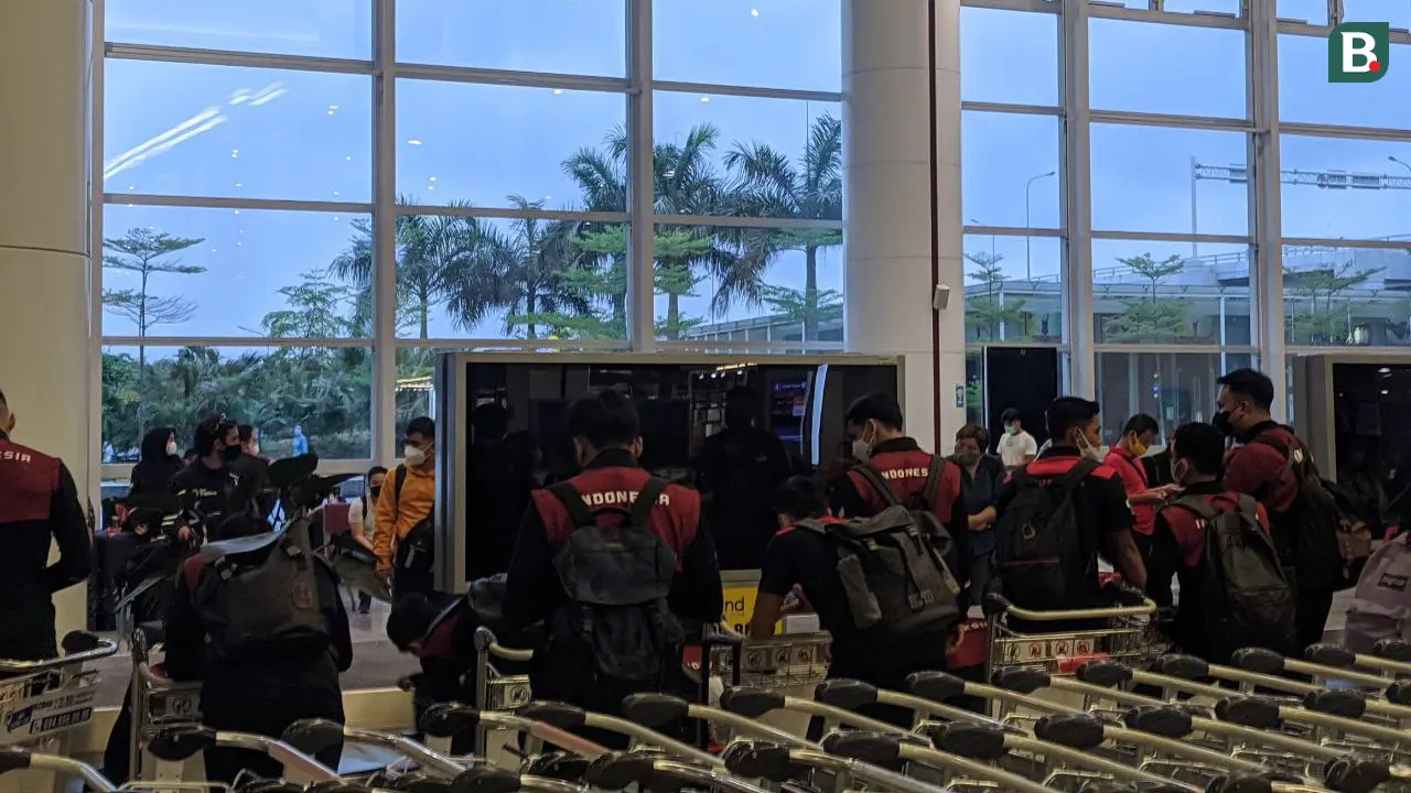 Sejumlah cabor dari Kontingen Indonesia telah tiba di Hanoi, Vietnam. (Bola.com/Muhammad Adiyaksa).