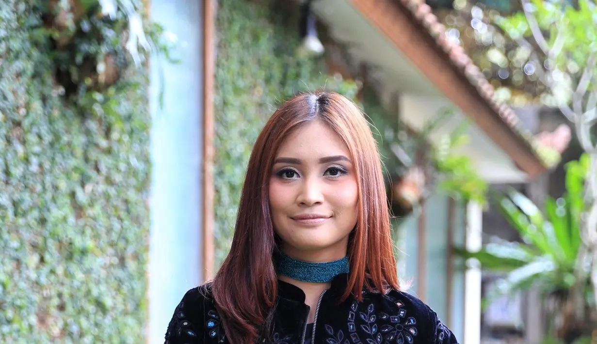 Banyak penyanyi dari Malaysia yang sukses meramaikan musik Tanah Air. Setelah Siti Nuhaliza, Sheila Madjid kini ada penyanyi baru yang  mencoba peruntungan musik di Indonesia. (Adrian Putra/Bintang.com)