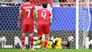 Kiper Timnas Indonesia, Ernando Ari Sutaryadi kebobolan gol pertama melalui eksekusi penalti striker Jepang, Ayase Ueda pada laga ketiga Grup D Piala Asia 2024 di Al-Thumama Stadium, Doha, Qatar, Rabu (24/1/2024) malam WIB. (AFP/Hector Retamal)