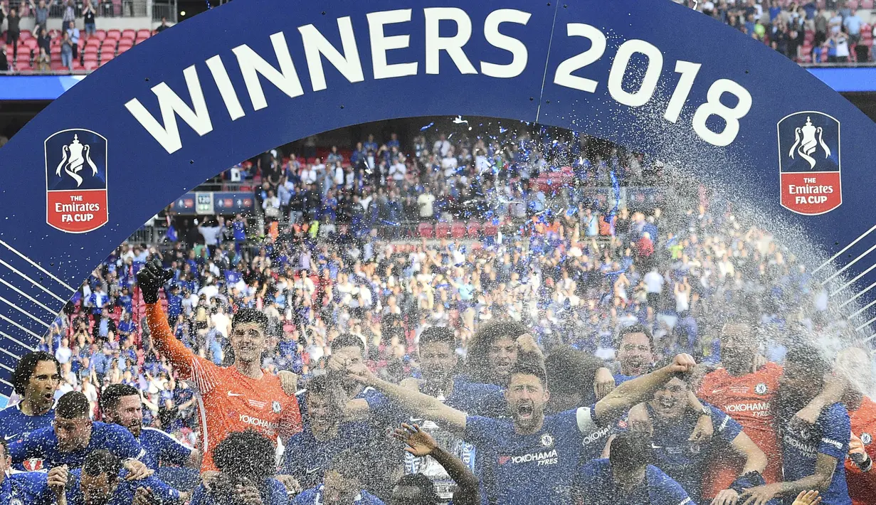 Trofi Piala FA pun tak luput dari incaran skuad The Blues. Mereka berhasil menjadi jawara hingga lima kali yakni pada tahun 2007, 2009, 2010, 2012 dan 2018. (AFP/Glyn Kirk)