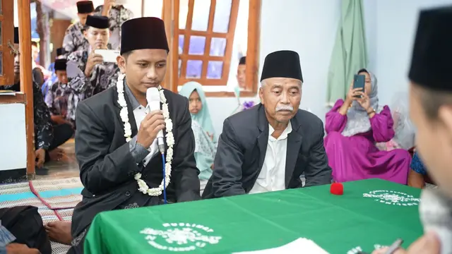 Di Tengah Kenaikan Harga, Pria Asal Ponorogo Ini Pakai Beras untuk Mahar