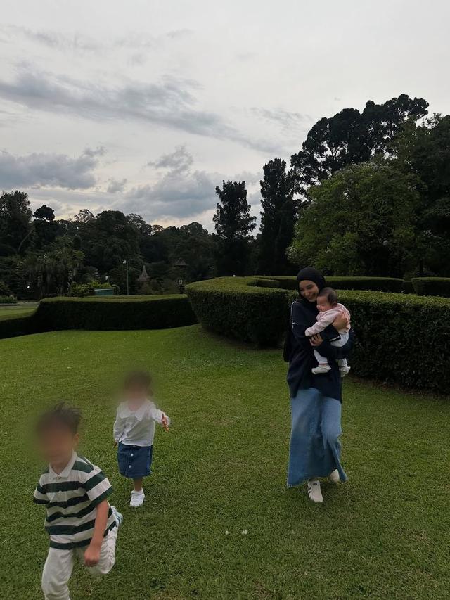 6 Potret Cut Intan Nabila Bareng Tiga Buah Hati, Dapat Hak Asuh Anak