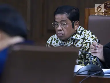 Terdakwa dugaan suap pembangunan PLTU Riau-1,Idrus Marham saat sidang lanjutan dugaan suap pembangunan PLTU Riau-1, Pengadilan Tipikor, Jakarta, Selasa (19/2). Sidang mendengar kesaksian Johanes B Kotjo dan Setya Novanto. (Liputan6.com/Helmi Fithriansyah)