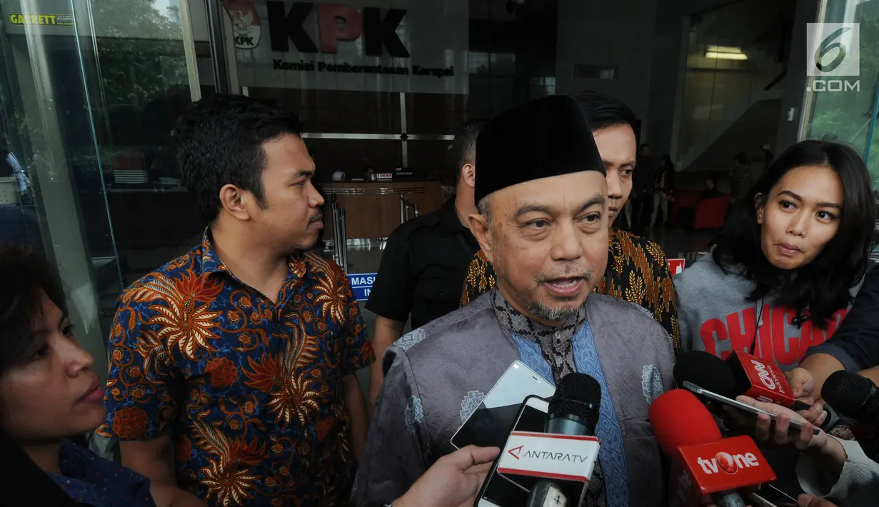 Mantan Wakil Ketua Banggar DPR Tamsil Linrung menjawab pertanyaan wartawan usai menjalani pemeriksaan di KPK, Jakarta, Rabu (4/7).Tamsil diperiksa sebagai saksi terkait kasus dugaan korupsi proyek KTP Elektronik. (Merdeka.com/Dwi Narwoko)