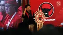 Megawati Soekarnoputri selaku Ketua Umum terpilih menyampaikan pidato penutup dalam Kongres V PDIP di Hotel Grand Inna Bali Beach, Sanur, Sabtu (10/8/2019). Dalam pidatonya, Megawati mengimbau seluruh kader memiliki karsa atau kekuatan jiwa yang dinamakan Tri Karsa PDIP. (Liputan6.com/Johan Tallo)