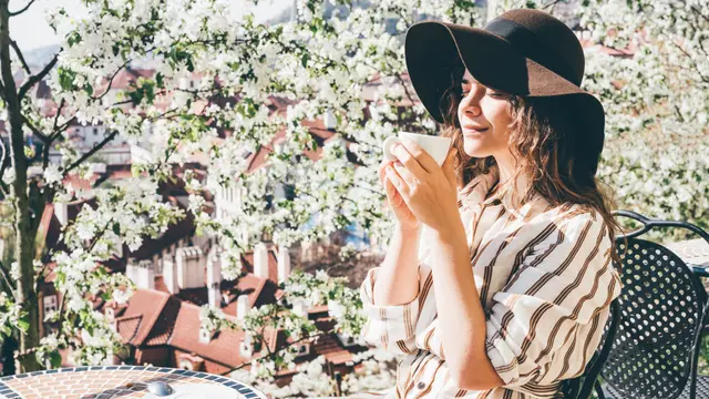 3 Fashion Item Klasik yang Siap Bikin Kamu Tampil Beda, Siap-Siap Jadi Pusat Perhatian (2)