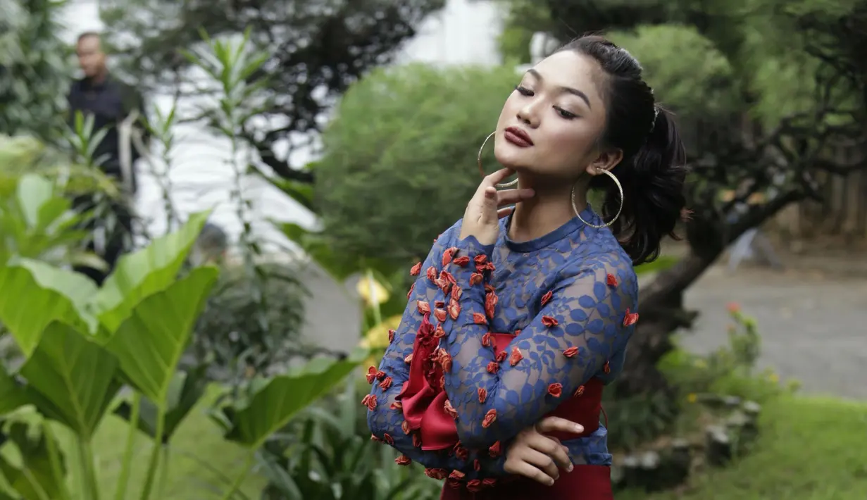 Marion sukses terlihat menawan dengan pakaian yang digunakan. Keseksian Marion Jola yang terpancar nyata membuat banyak orang yang melihatnya akan jatuh hati padanya. (KapanLagi.com/Agus Apriyanto)