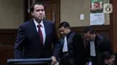 Direktur PT Diratama Jaya Mandiri Irfan Kurnia Saleh alias Jhon Irfan Kenway usai menjalani sidang vonis di Pengadilan Tipikor, Jakarta, Rabu (22/2/2023). Vonis ini lebih rendah dari tuntutan jaksa terhadap Irfan yakni 15 tahun penjara. (Liputan6.com/Johan Tallo)