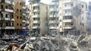 Foto ini menunjukkan pemandangan kehancuran setelah serangan udara Israel semalam di lingkungan Kafaat di pinggiran selatan Beirut, pada 7 Oktober 2024. (Foto oleh AFP)